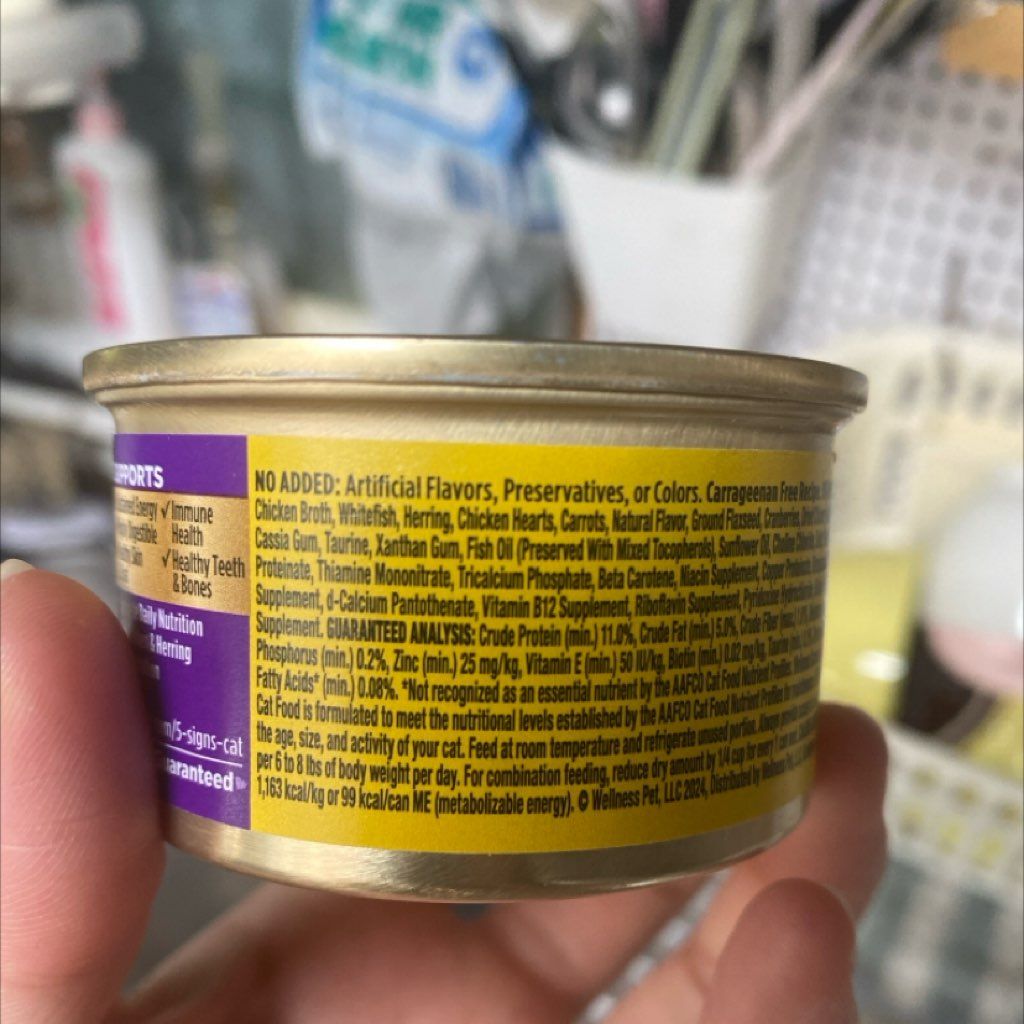 Wellness Complete Health Grain Free Pâté Chicken & Herring Dinner Smooth Loaf (2 of 3)