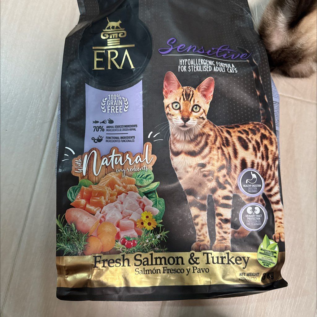 ERA Sensitive Fresh Salmon & Turkey Sterilised Adult Cats (3 of 3)