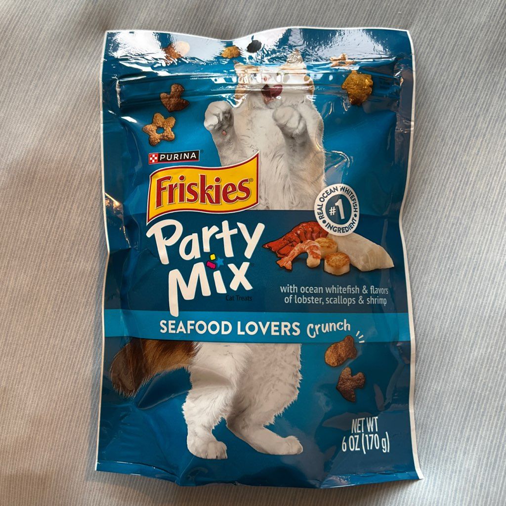 Purina Friskies Party Mix Seafood Lovers Crunch